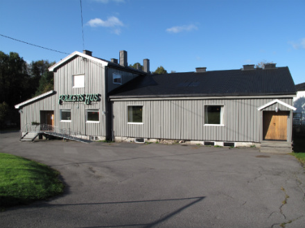 Huset i Myrerveien 40, med inngangen og rampen.